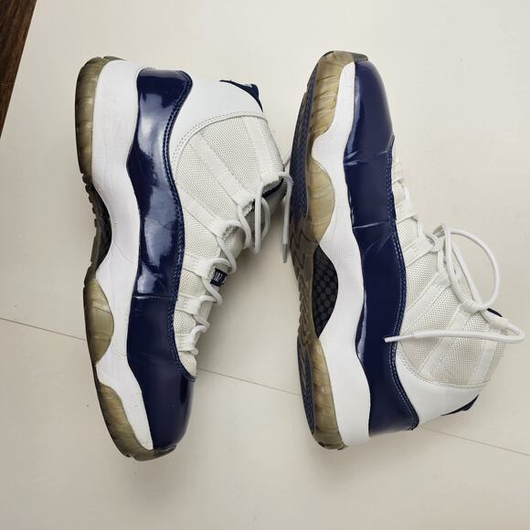 Athletic_Shoes